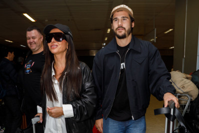 Casalzão! Sabrina Sato e Nicolas Prattes desembarcam em São Paulo