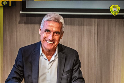 Luís Castro deixa o comando do Al-Wasl após cinco meses