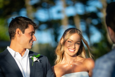 Ex-'BBB' Bárbara Heck rebate críticas por casamento sem bolo tradicional