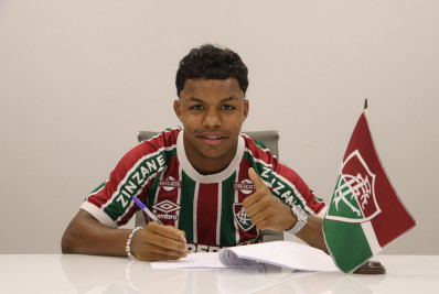 Fluminense renova contrato de joia da base até 2028
