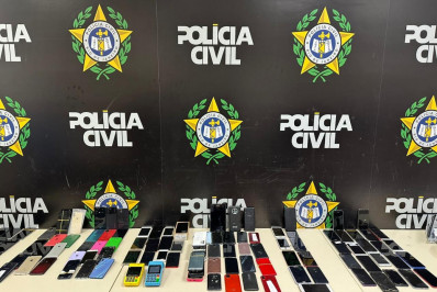 Polícia prende três homens por venda de celulares roubados no Mercado Popular de Bangu