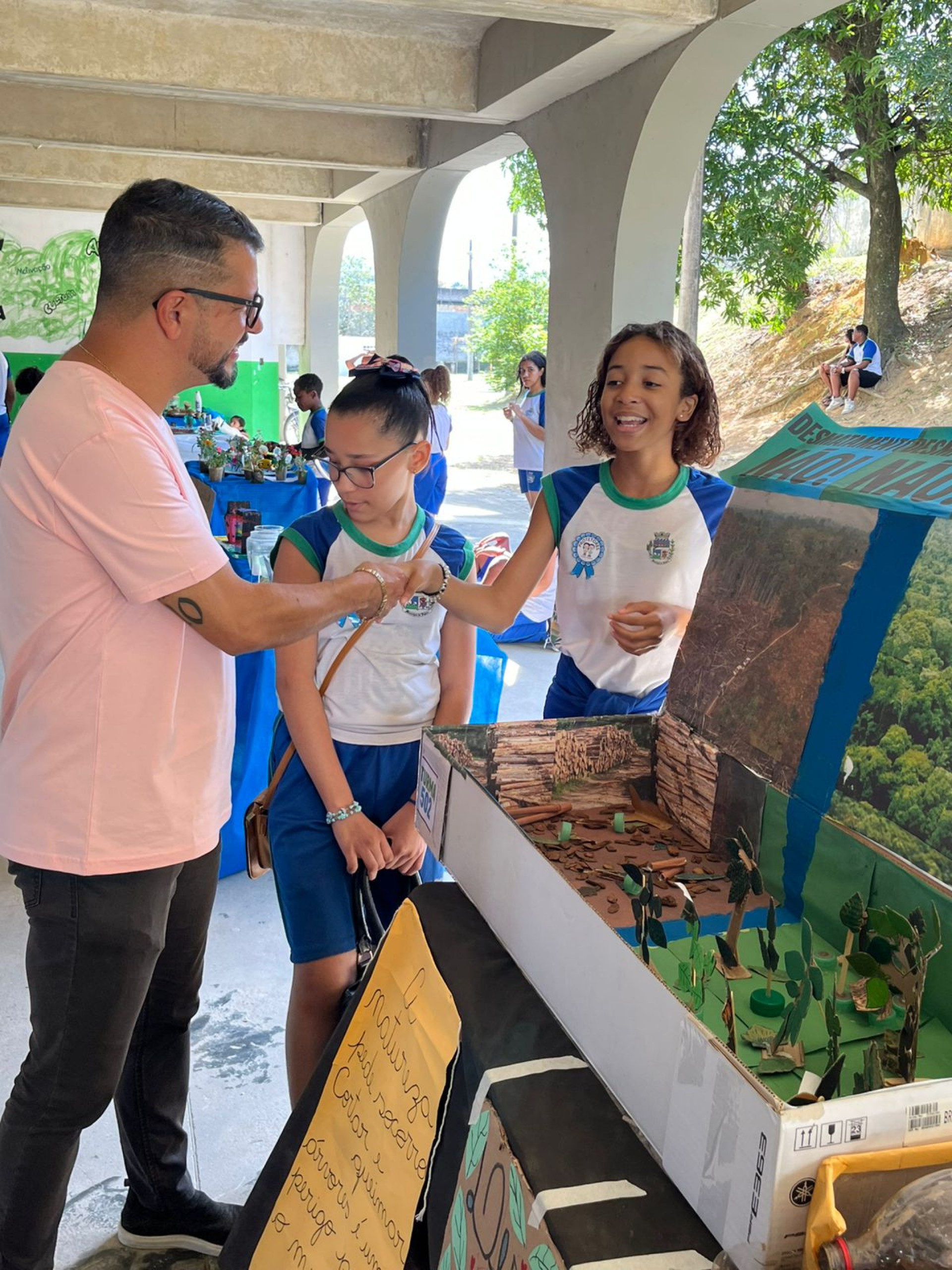 A feira foi aberta ao p&uacute;blico, permitindo que familiares e moradores da regi&atilde;o conhecessem o trabalho desenvolvido pelos jovens - Divulga&ccedil;&atilde;o / PMJ