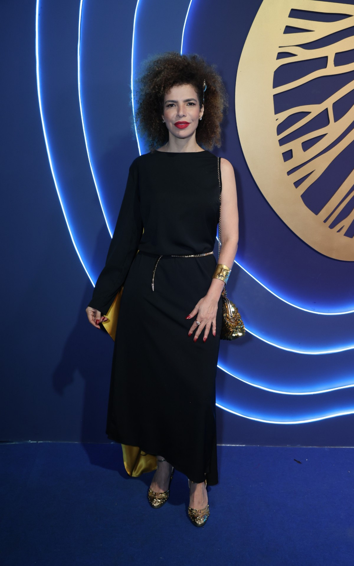 Vanessa da Mata apostou em um vestido vestido preto para o evento