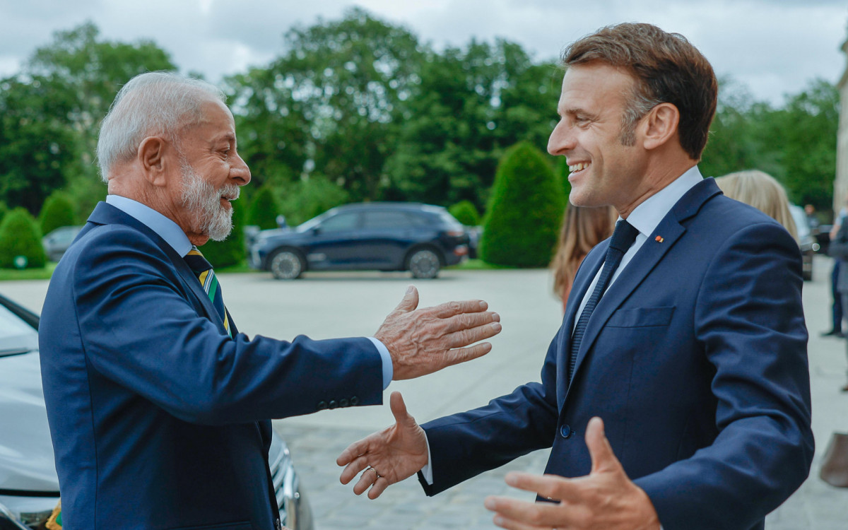 Lula e Macron durante cerimônia oficial de boas-vindas na França - Ricardo Stuckert / PR