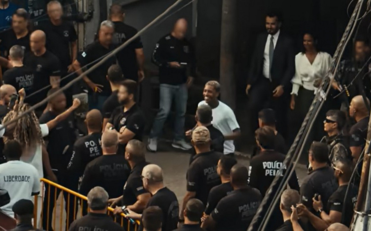 Cenas do clipe de Poze do Rodo do dia que foi solto - Reprodução/Youtube