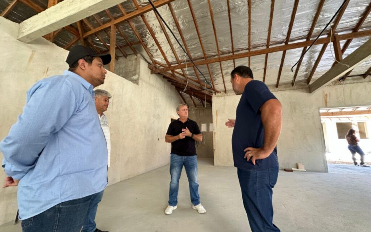 Prefeito Alexandre Martins (REP) visita escolas municipais em obras e acompanha melhorias na infraestrutura educacional