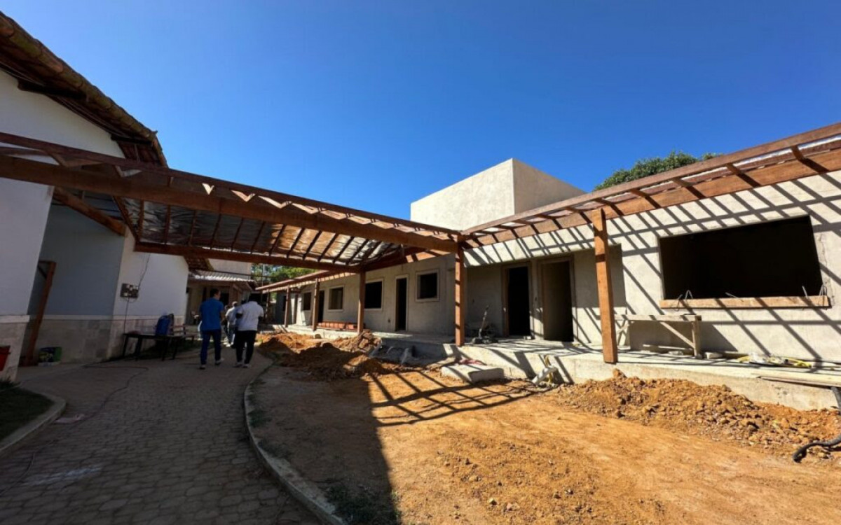 Prefeito Alexandre Martins (REP) visita escolas municipais em obras e acompanha melhorias na infraestrutura educacional