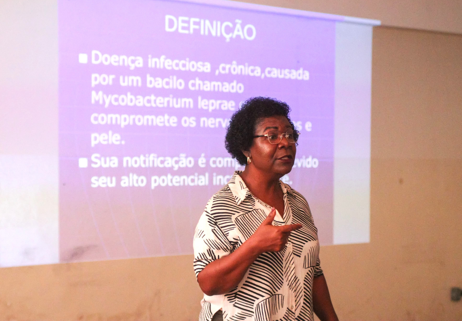 A coordenadora do Programa Municipal de Controle de Hansen&iacute;ase, Marinea de Souza Moreira, explicou que a hansen&iacute;ase n&atilde;o &eacute; contagiosa e tem cura - Jean Carlos / PMBR