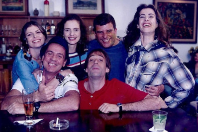 Débora Bloch resgata memórias dos anos 90 ao lado de Fernanda Torres e Luiz Fernando Guimarães