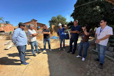 Prefeito de Búzios, Alexandre Martins (REP) , visita escolas municipais em obras