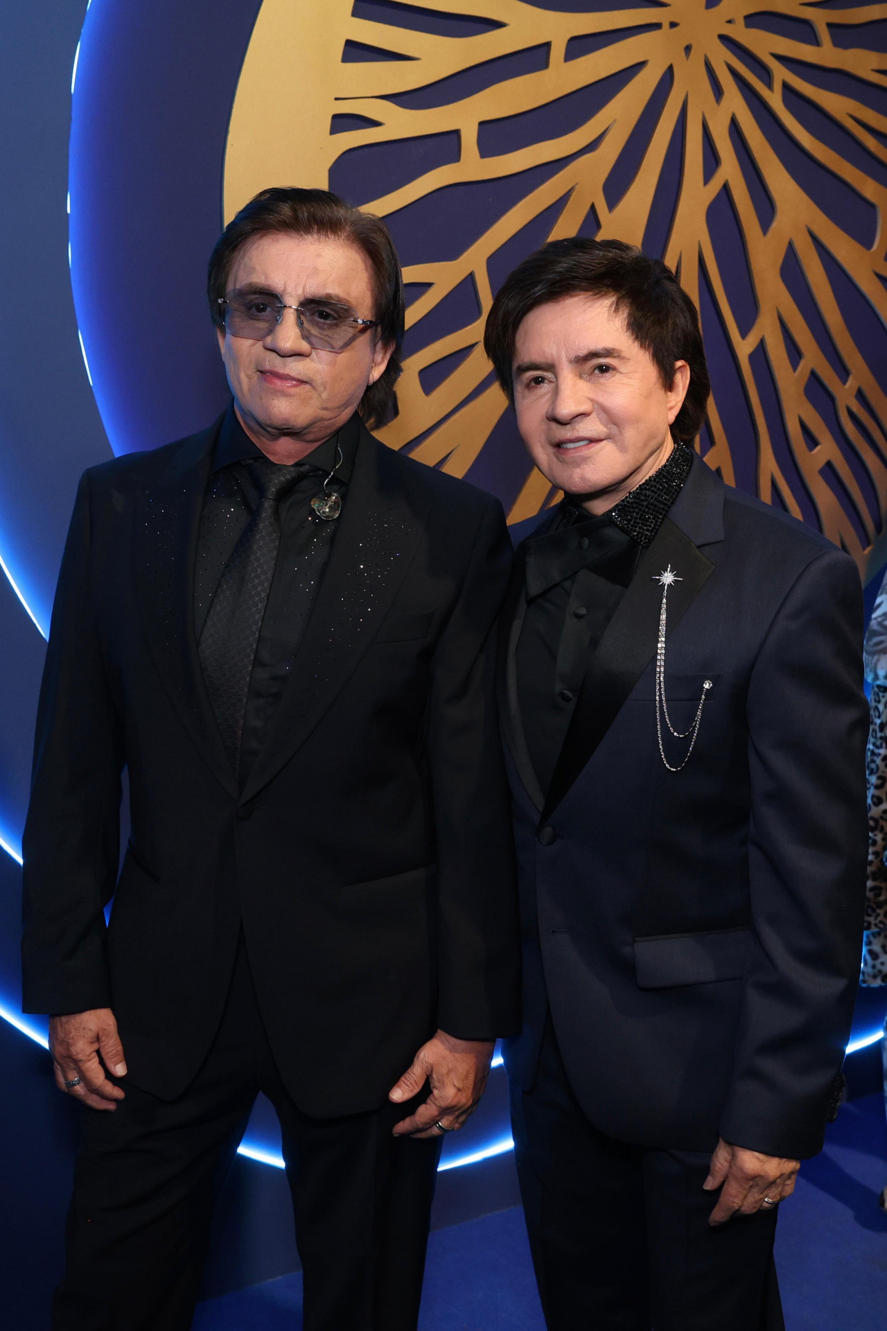 Chitãozinho & Xororó apostaram em ternos pretos com detalhes em brilho - Roberto Filho / BrazilNews