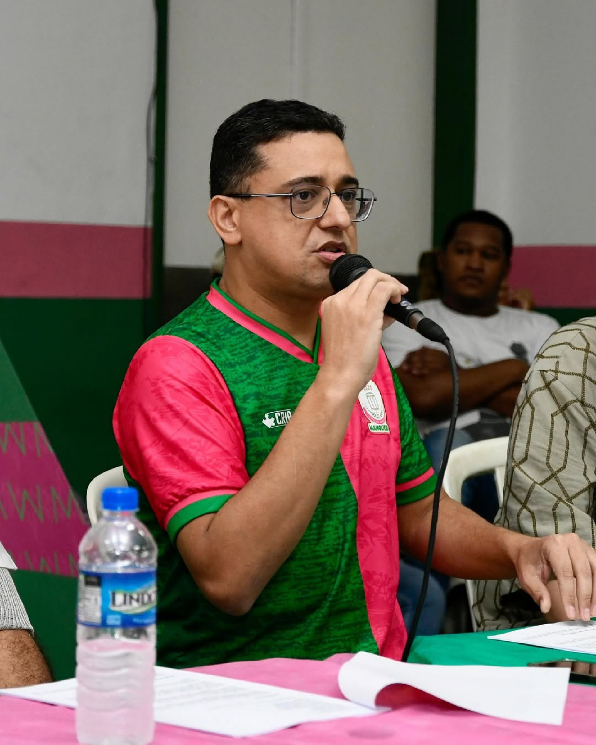 Carnavalesco Sidnei França durante apresentação da sinopse do enredo de 2026 - @jmarruda2