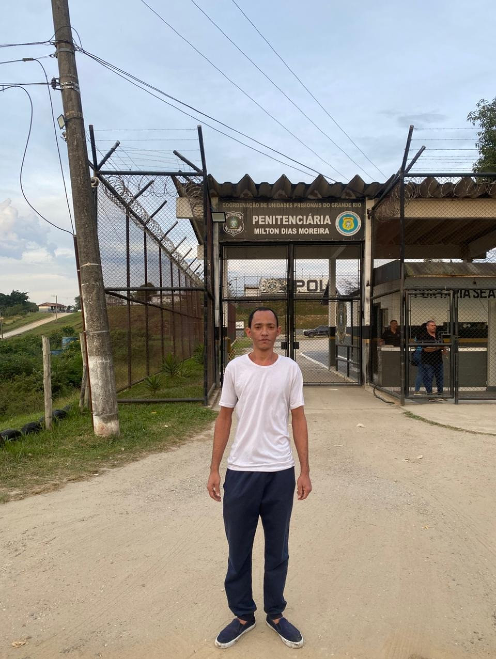 Sérgio deixou a penitenciária de Japeri na tarde desta quinta (5) após dois anos e meio preso injustamente