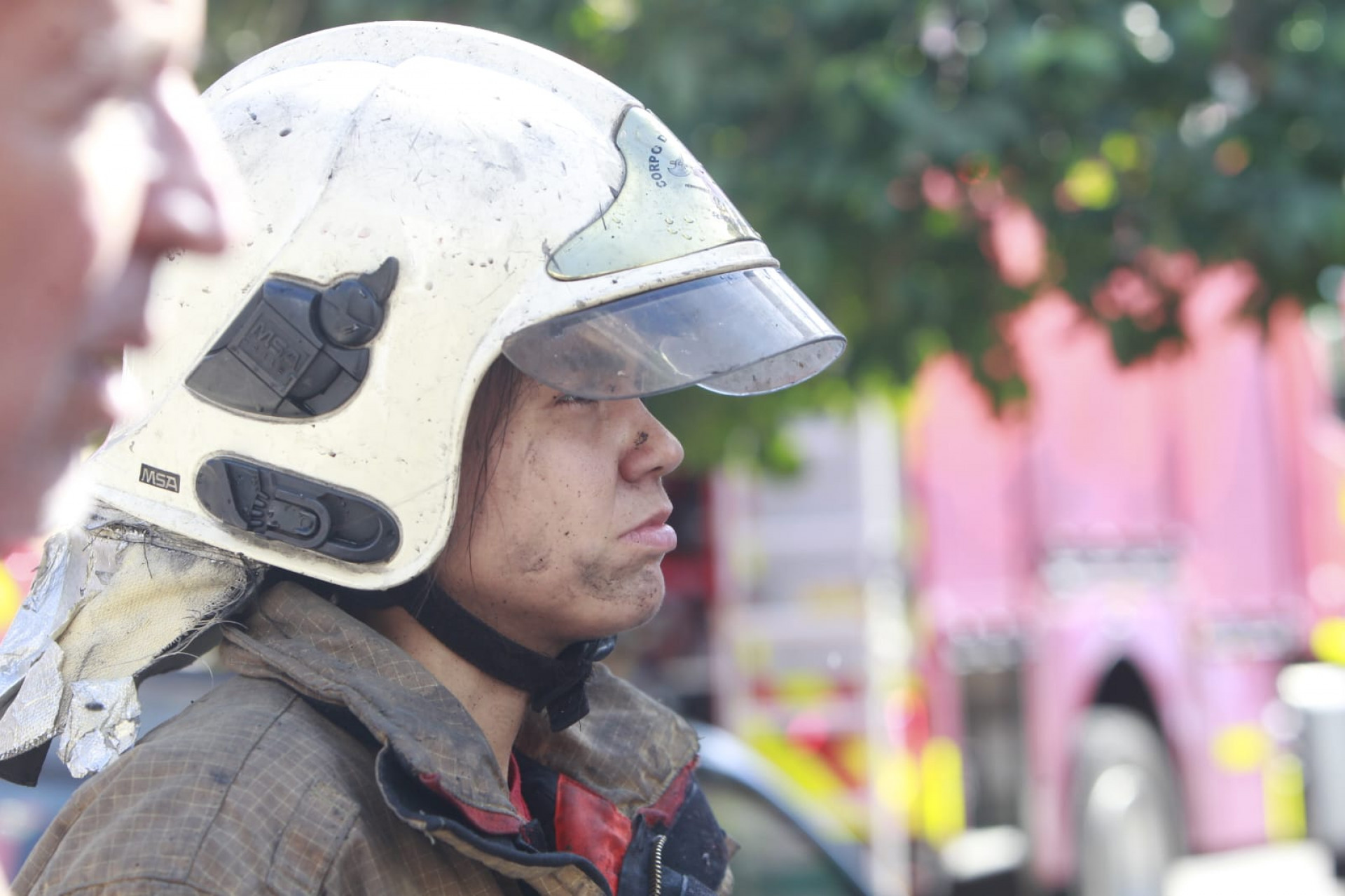 Diversas equipes dos Bombeiros atuaram para controlar o incêndio - Reginaldo Pimenta / Agência O Dia
