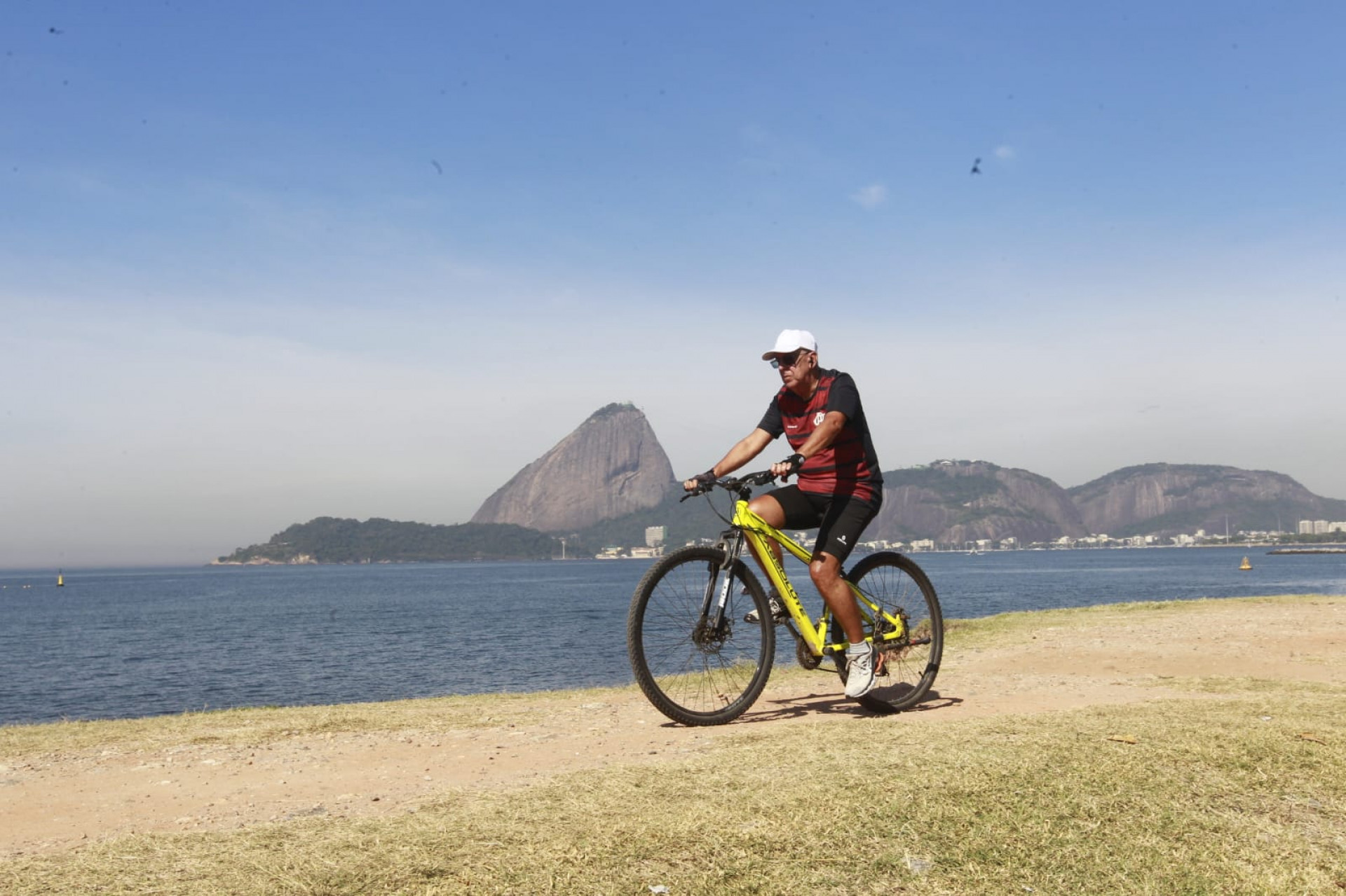 Baía de Guanabara, no trecho próximo ao aeroporto Santos Dumont, nesta quinta-feira (5) - Reginaldo Pimenta / Agência O Dia