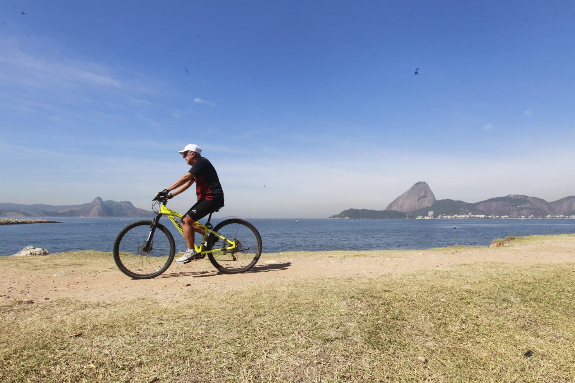 Baía de Guanabara, no trecho próximo ao aeroporto Santos Dumont, nesta quinta-feira (5) - Reginaldo Pimenta / Agência O Dia