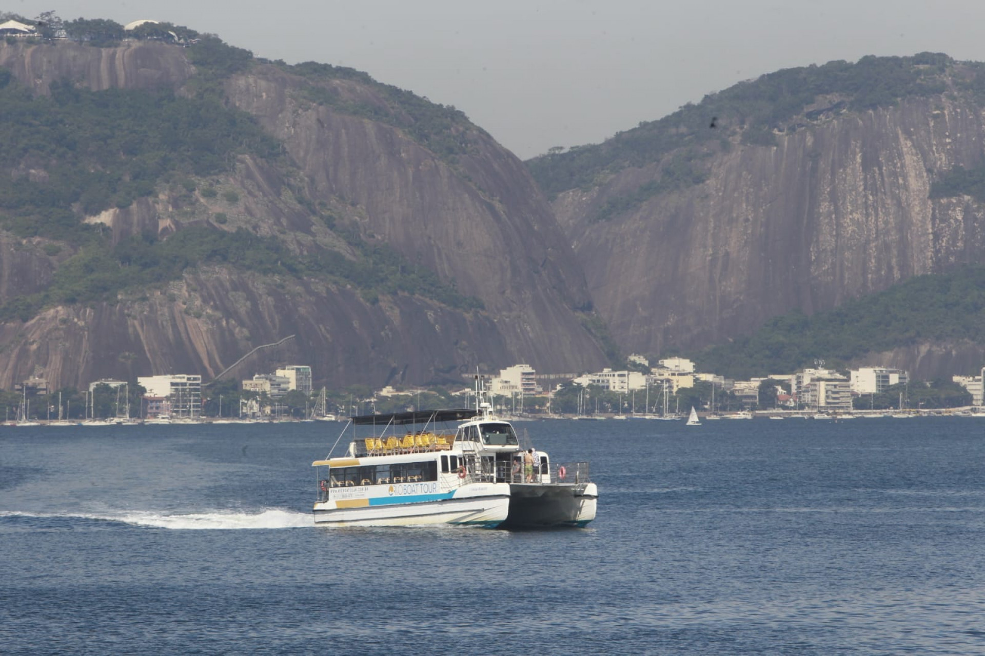Baía de Guanabara, no trecho próximo ao aeroporto Santos Dumont, nesta quinta-feira (5) - Reginaldo Pimenta / Agência O Dia