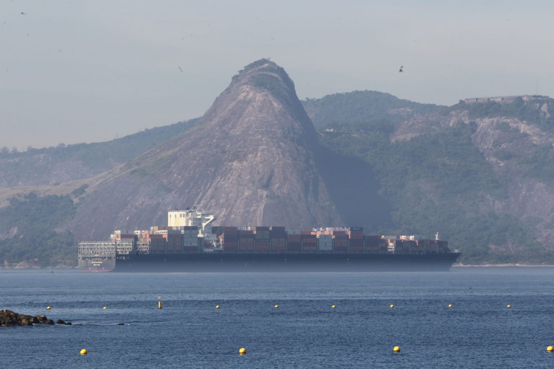 Baía de Guanabara, no trecho próximo ao aeroporto Santos Dumont, nesta quinta-feira (5) - Reginaldo Pimenta / Agência O Dia