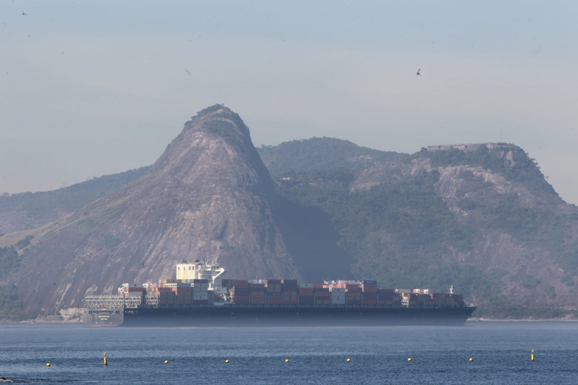 Baía de Guanabara, no trecho próximo ao aeroporto Santos Dumont, nesta quinta-feira (5) - Reginaldo Pimenta / Agência O Dia