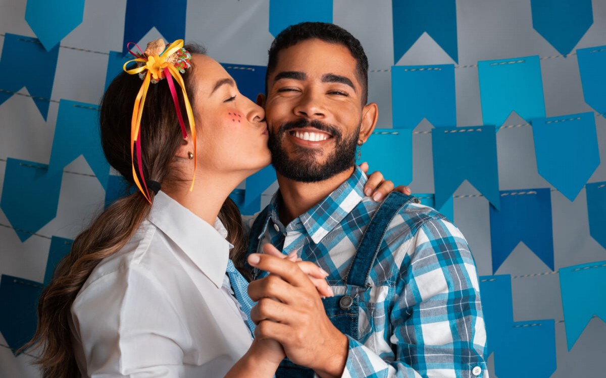 Simpatias podem ajudar a trazer o amor durante o m&ecirc;s junino (Imagem: Vergani Fotografia | Shutterstock)