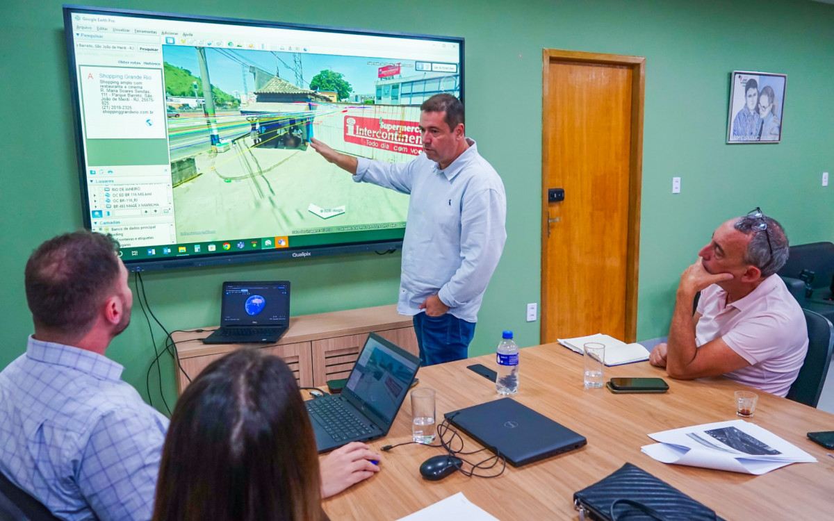 O encontro contou com a presença do prefeito Léo Vieira e da comitiva da Ecovias Rio Minas