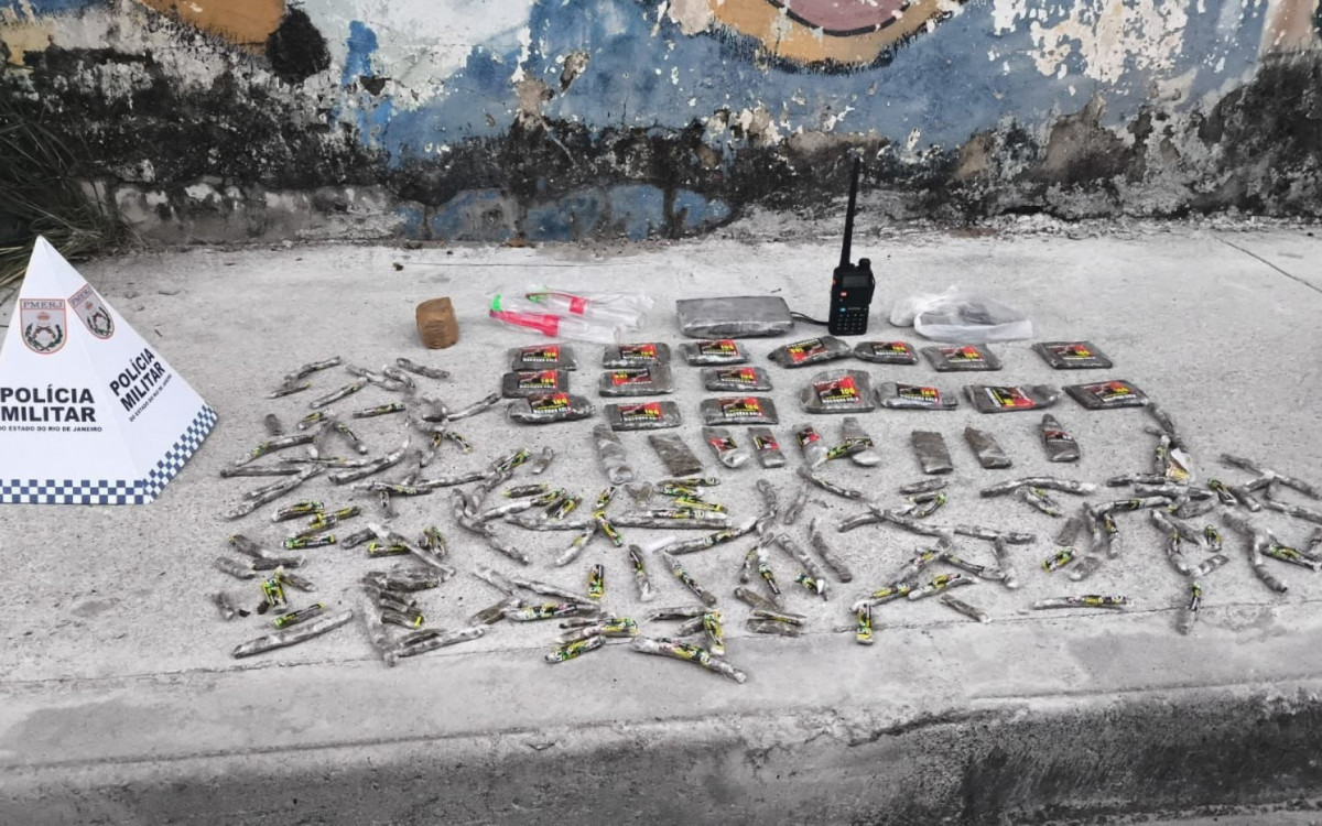 Material apreendido pelos policiais durante a ação