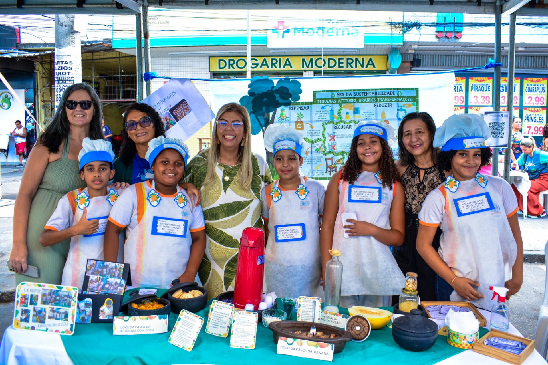 A secret&aacute;ria de Educa&ccedil;&atilde;o, Sheila Boechat, destacou o trabalho dos alunos que reaproveitaram as cascas de banana e ab&oacute;bora - Erick Amaral / PMBR