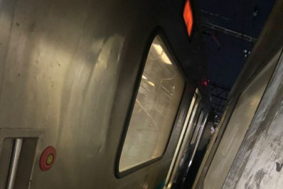 Trem descarila na Central do Brasil