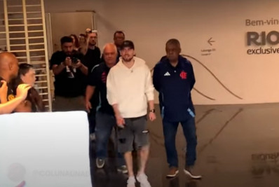 Jorginho desembarca no Rio de Janeiro para assinar com o Flamengo