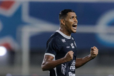 Vasco tem interesse na contratação de atacante, que foi campeão brasileiro pelo Flamengo