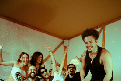 Aurora Fest reúne artistas e amigos fazendo música e abrindo espaço ao vivo