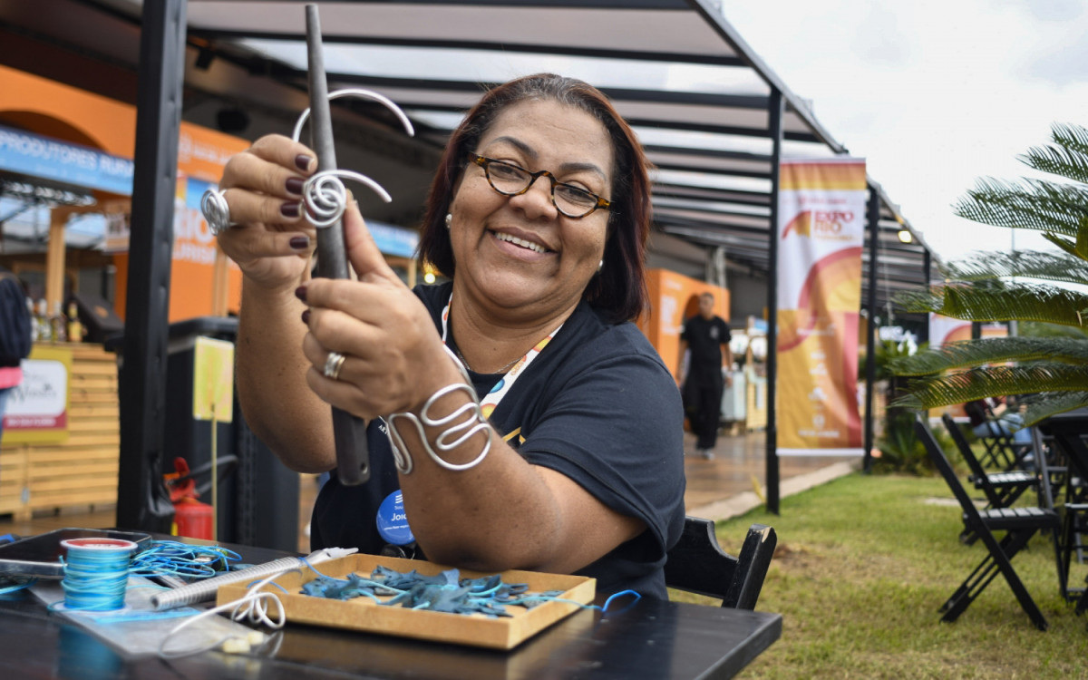 Bastidores ExpoRio Turismo: artes&atilde; C&aacute;tia Prata  - Sylvia Freitas - Ag&ecirc;ncia O Dia