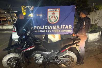 PM prende dois ladrões que usavam arma falsa em Nova Iguaçu