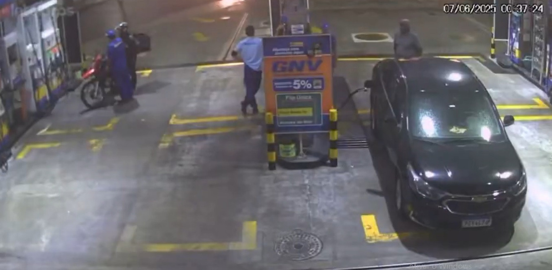 Carro explodiu durante abastecimento de GNV em posto de combustíveis na Praça da Cruz Vermelha - Reprodução/Redes sociais