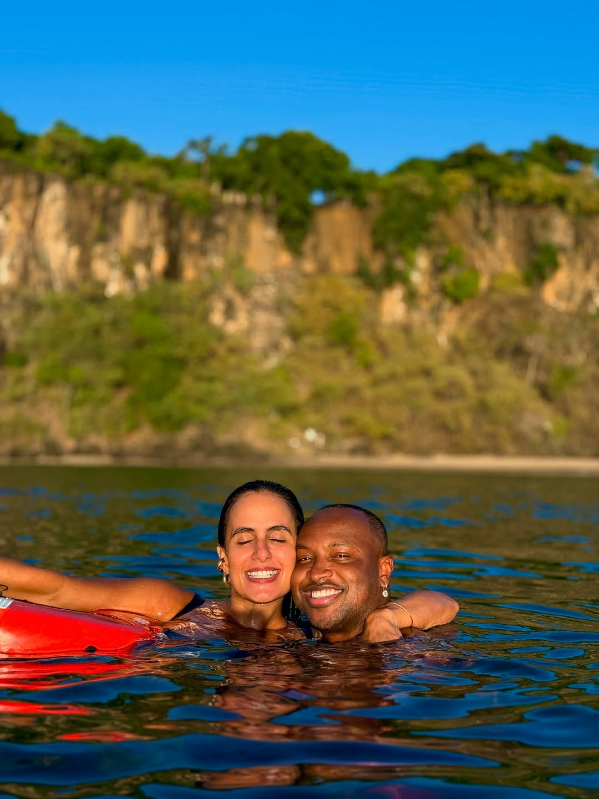 Recentemente, Carol Peixinho e Thiaguinho viajaram para Fernando de Noronha - Reprodução / Instagram