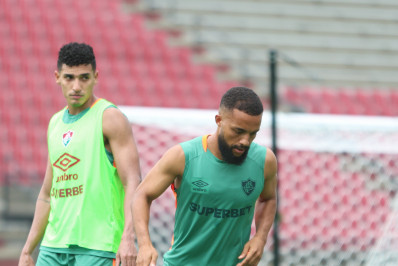 Jogadores do Fluminense que não viajaram para pegar o Lanús participam de jogo-treino