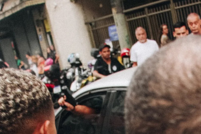 Homem atira para o alto em protesto que pedia justiça por jovem morto no Santo Amaro