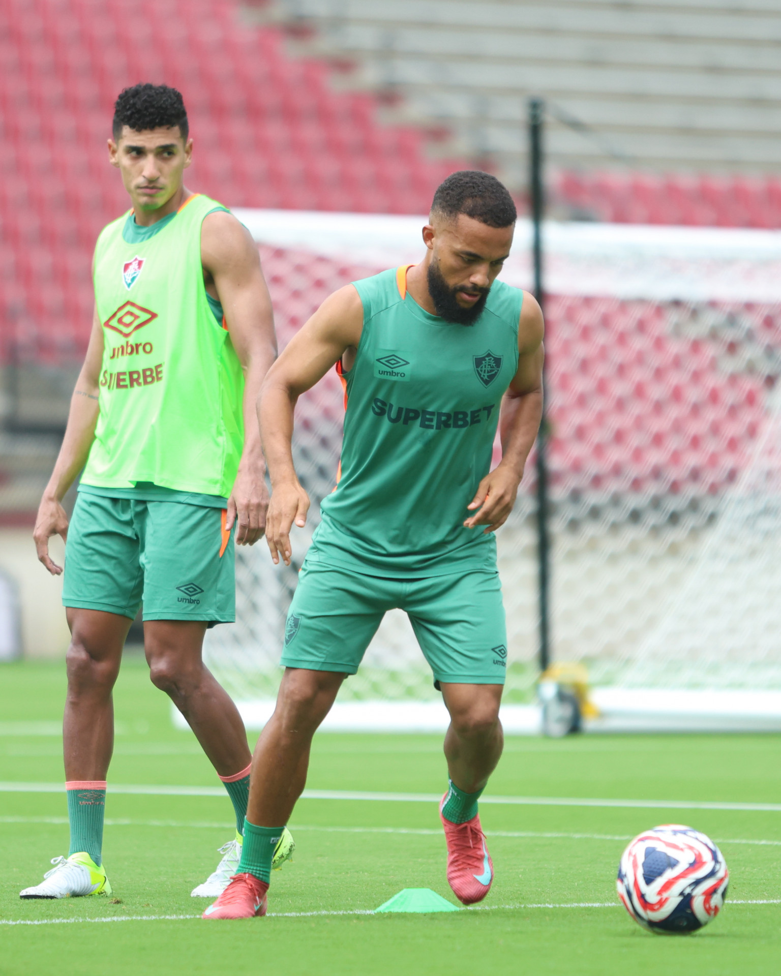 Samuel Xavier em ação durante treino do Fluminense nos Estados Unidos
