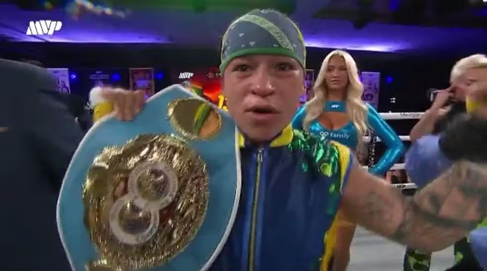 Bia Ferreira mantém título mundial de boxe ao derrotar argentina