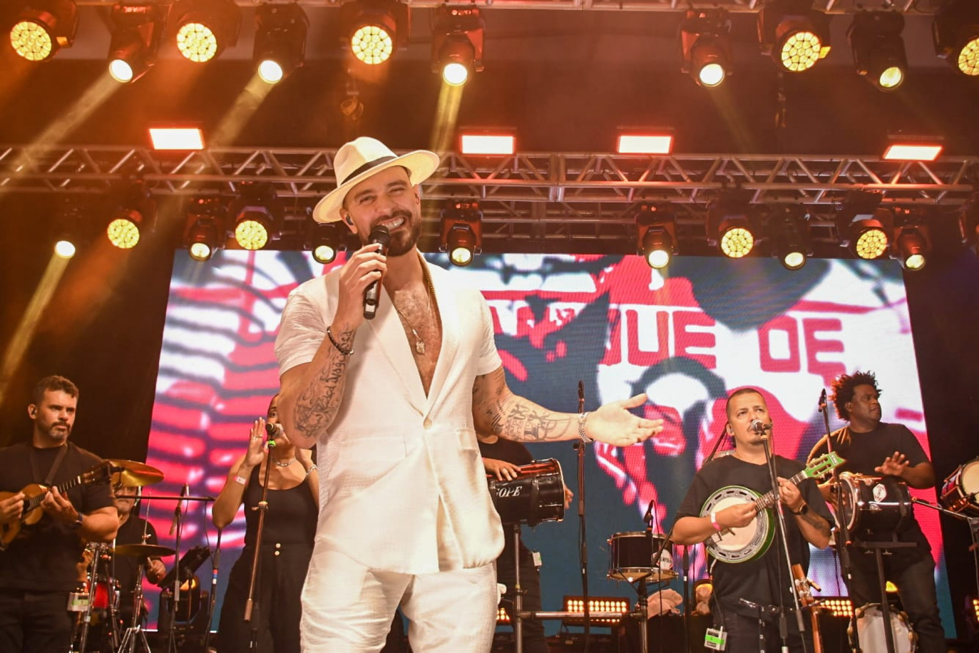 Diogo Nogueira fez o público cantar junto seus maiores sucessos - Sylvia Freitas - Agência O Dia