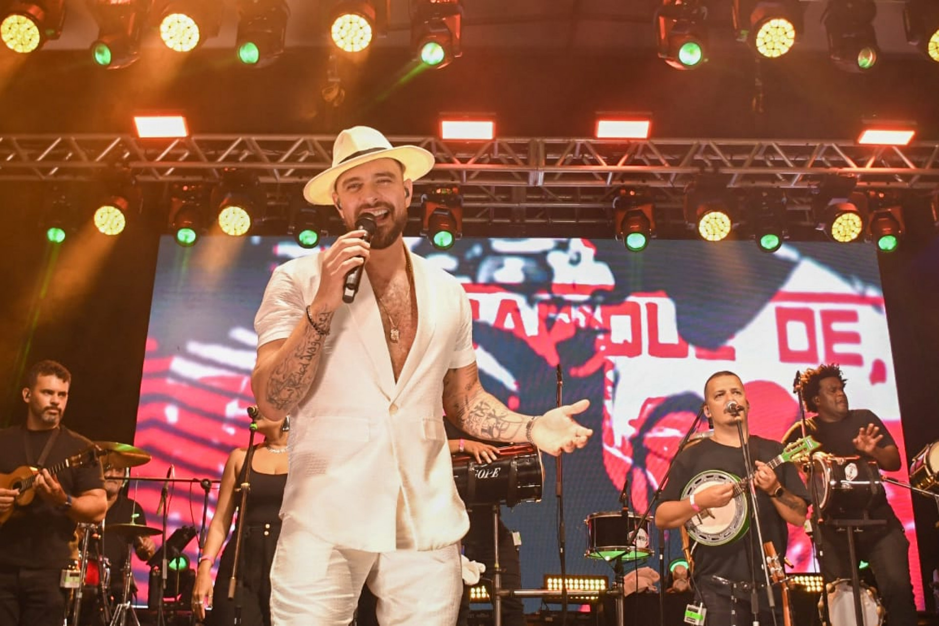 Diogo Nogueira fez o público cantar junto seus maiores sucessos - Sylvia Freitas - Agência O Dia