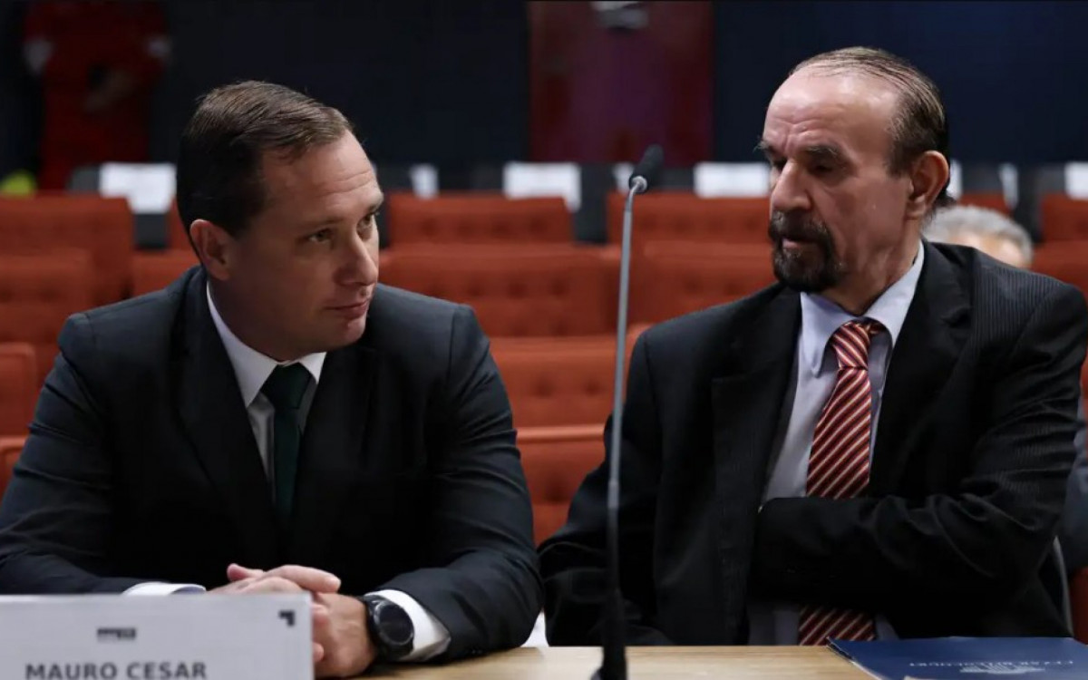 Cid confirma que Bolsonaro presenciou apresentação de minuta golpista
