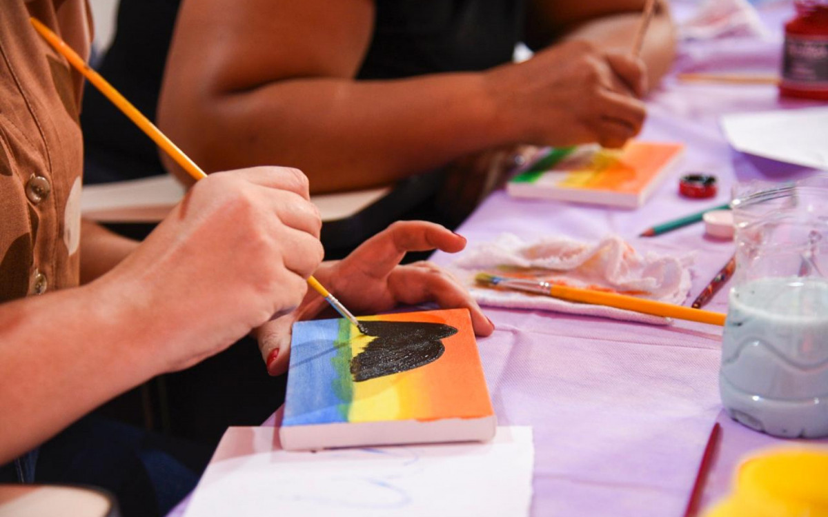 As oficinas tiveram como objetivo proporcionar acolhimento, bem-estar e o fortalecimento da autoestima de mulheres em situação de violência