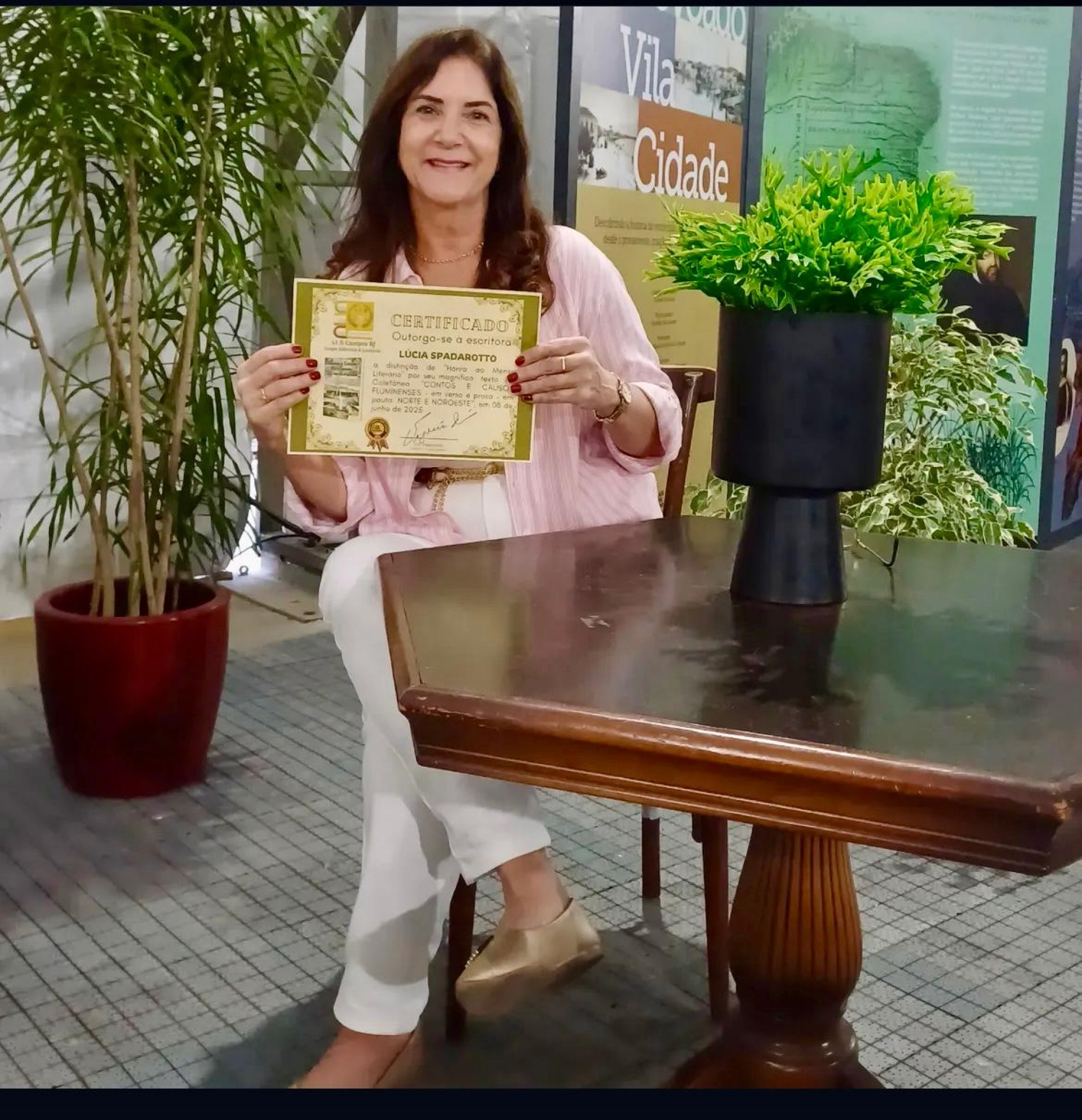 Lucia Spadarotto, da Academia Itaperunense de Letras, é uma das autoras participantes da coletânea de textos