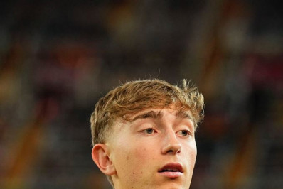 Real Madrid oficializa contratação de jovem zagueiro da seleção espanhola para o Mundial