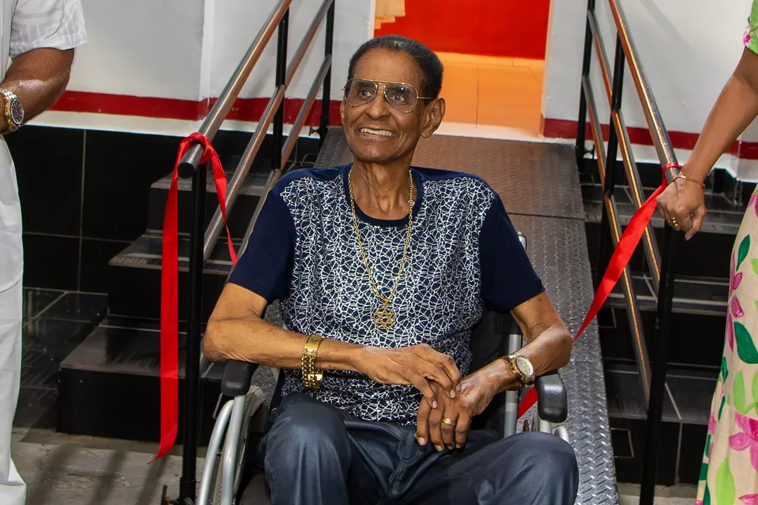 Aos 88 anos, Bira Presidente, líder do Fundo de Quintal, é internado no Rio