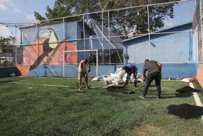 São Gonçalo substitui gramas sintéticas em áreas de lazer