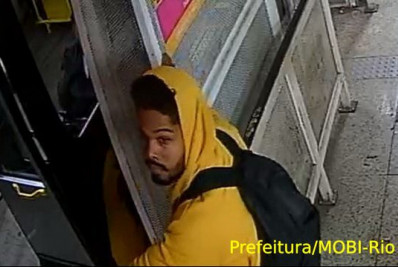 Homem quebra porta de BRT ao ser informado sobre fechamento de estação