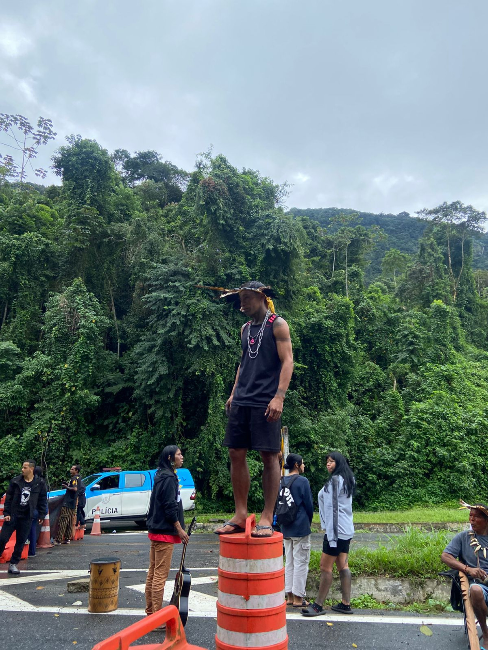 O movimento de bloqueio da rodovia em protesto ao Congresso Nacional, foi na altura do complexo nuclear em Itaorna