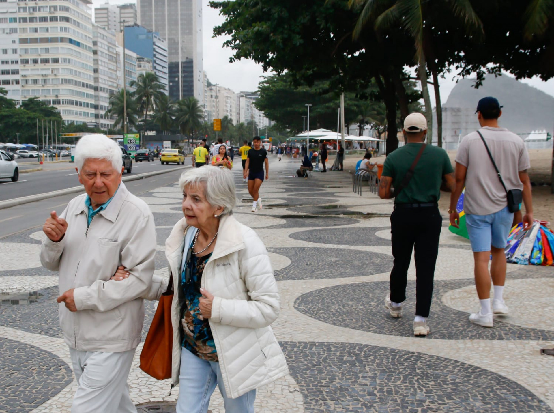 Tempo nublado na orla de Copacabana, na Zona Sul - Érica Martin/Agência O Dia